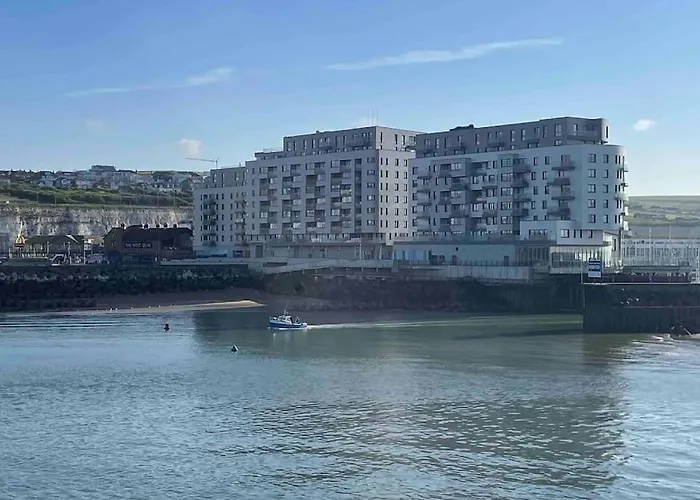 Comfortable Flat Close To The Beach